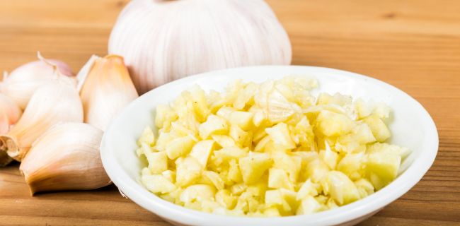 How to Perfectly Peel and Chop Garlic 