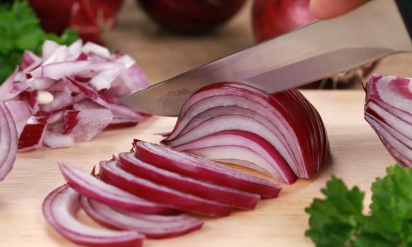 slice an onion