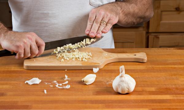 chop garlic