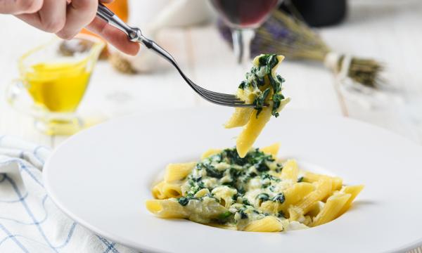 spinach and artichoke pasta one-pot vegetarian recipe