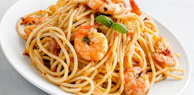 How to Make Garlic Shrimp Pasta