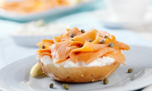 smoked salmon and cream cheese bagels